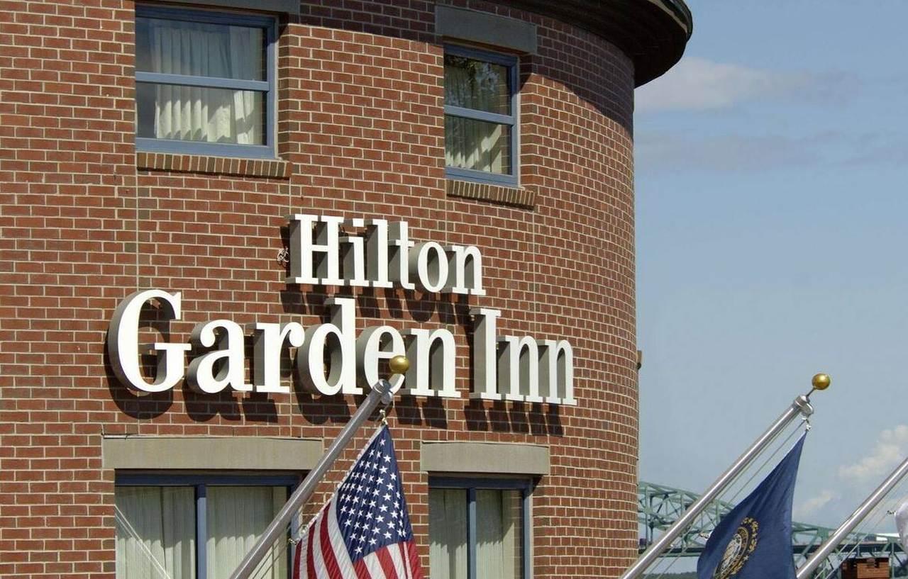 Hilton Garden Inn Portsmouth Downtown Exterior photo