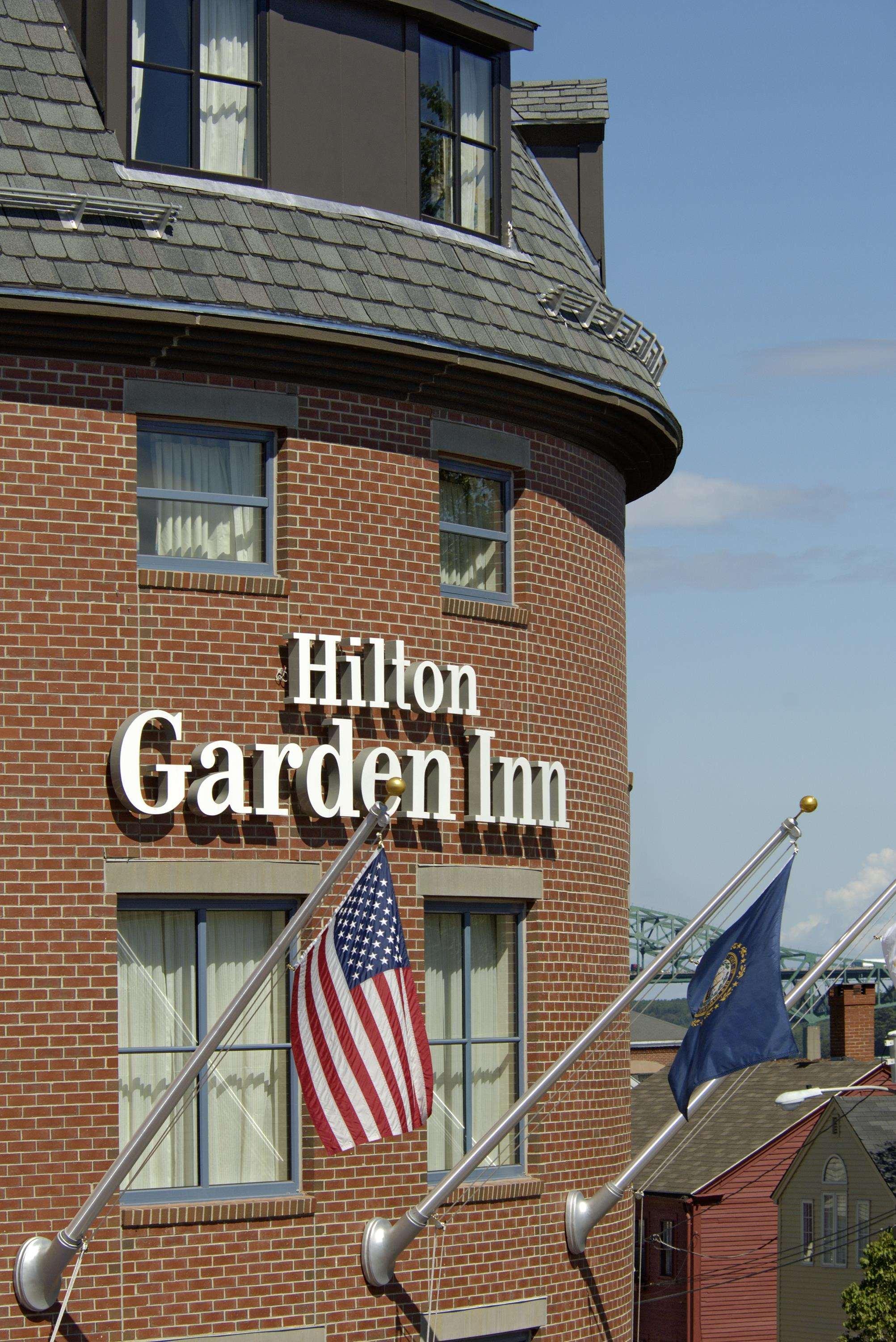Hilton Garden Inn Portsmouth Downtown Exterior photo