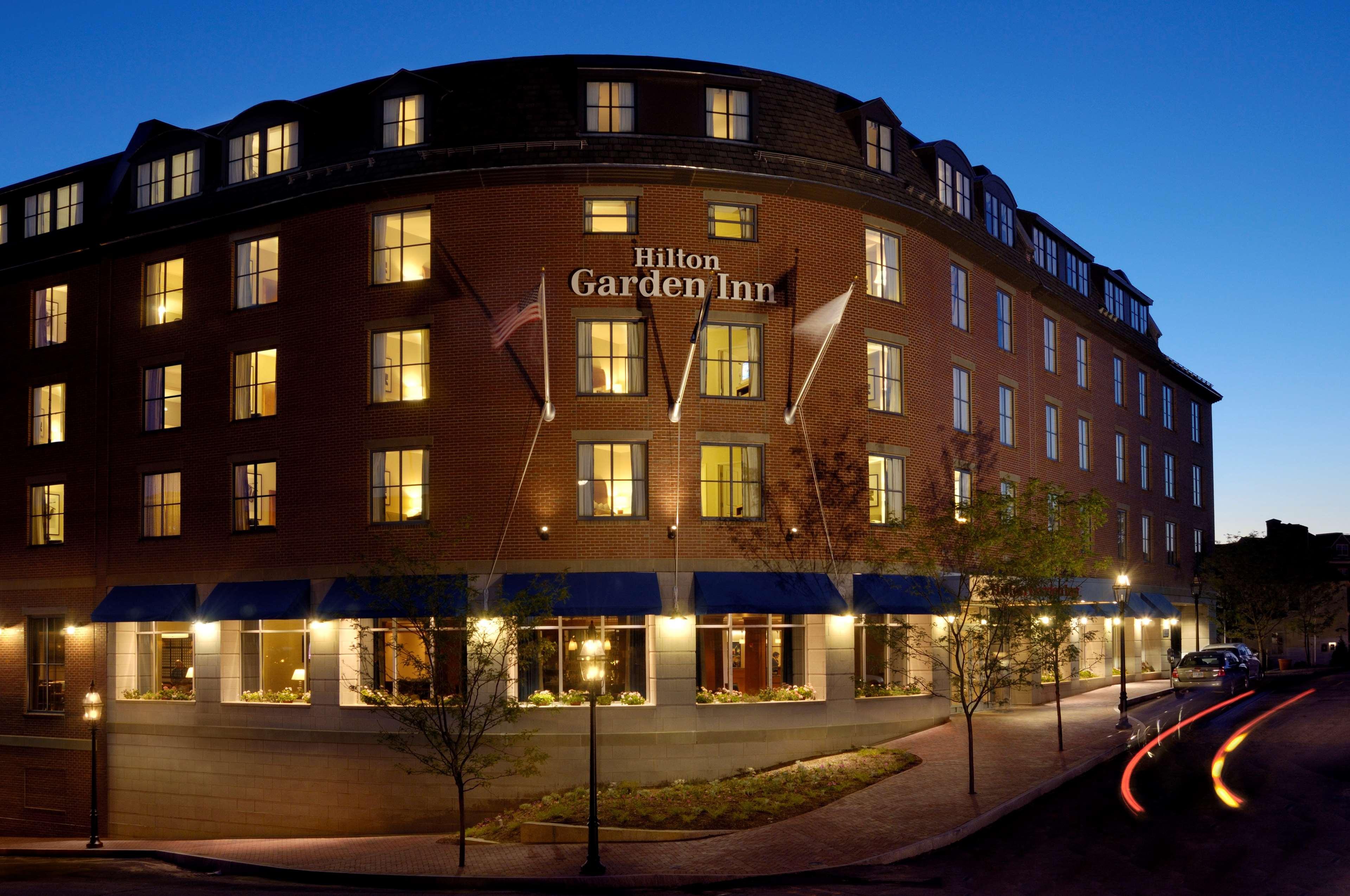 Hilton Garden Inn Portsmouth Downtown Exterior photo