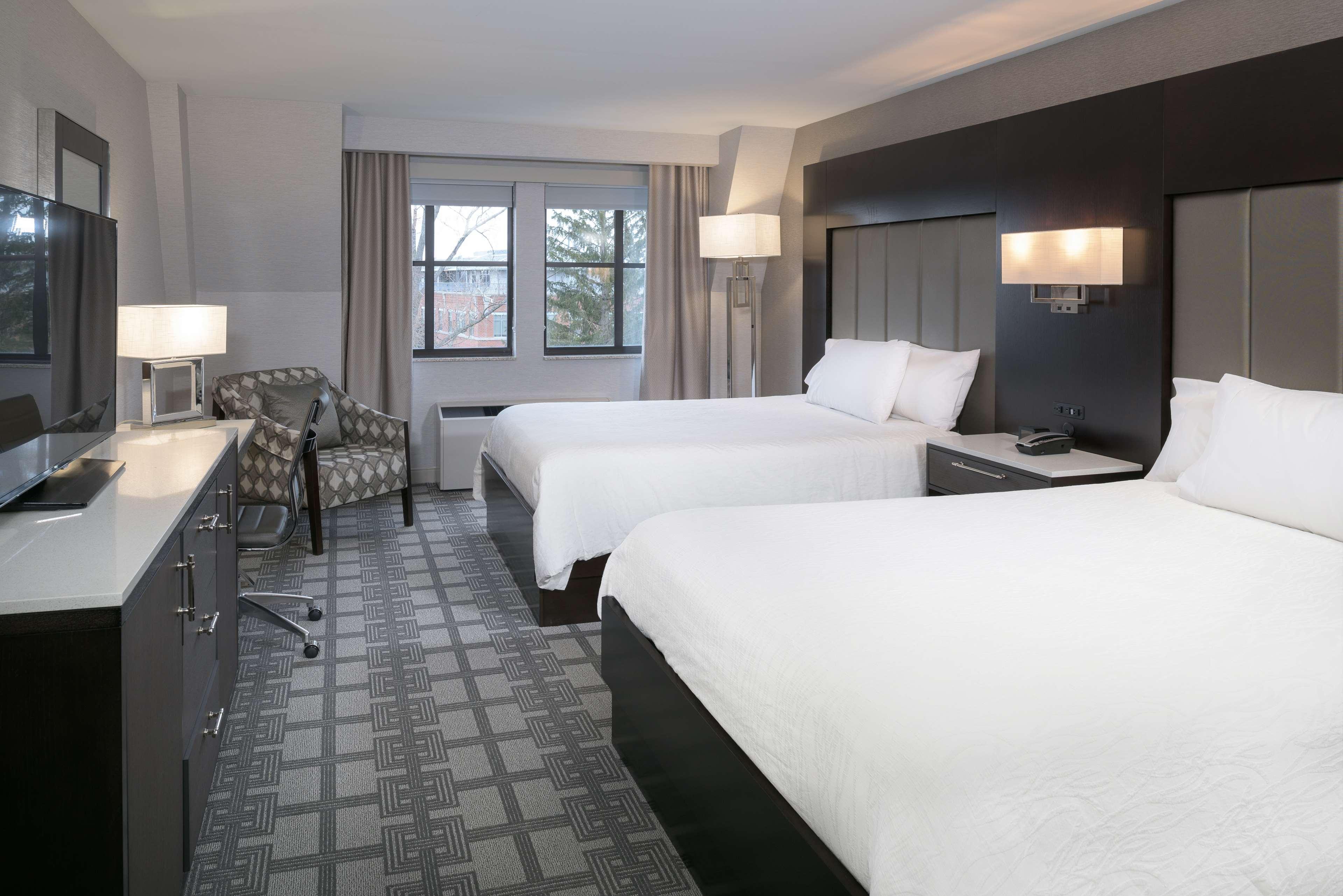 Hilton Garden Inn Portsmouth Downtown Exterior photo